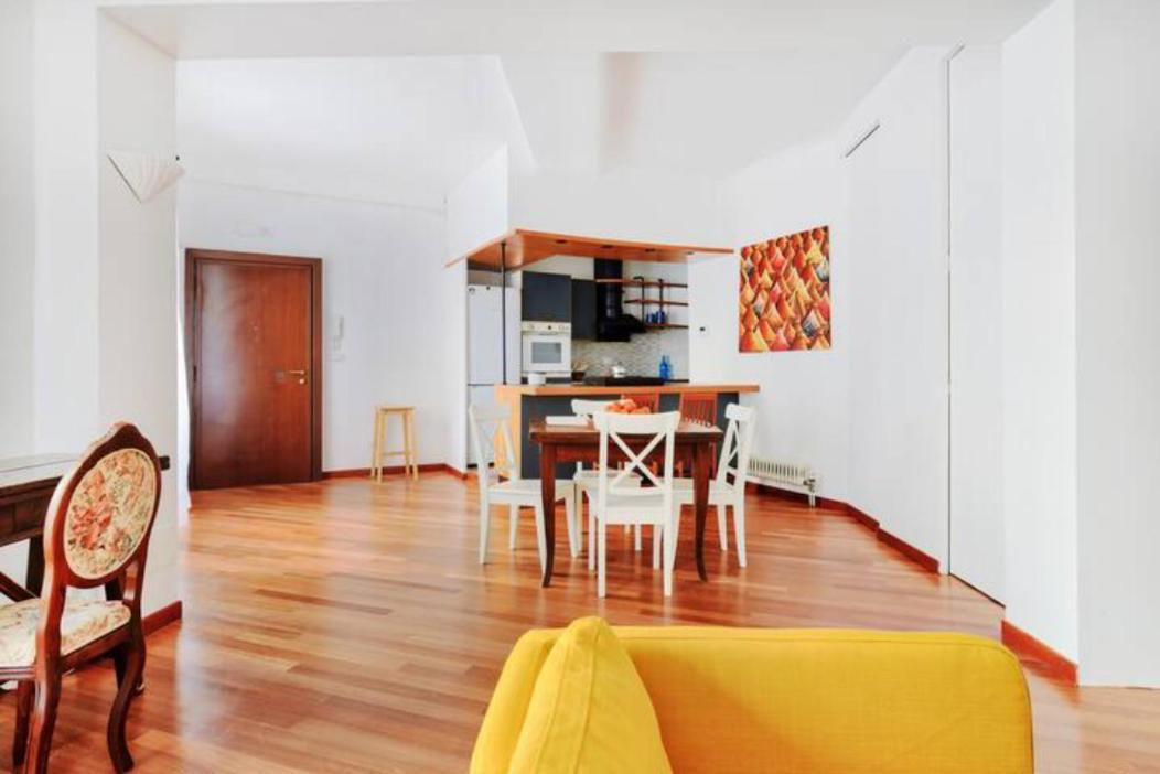 Pagano & Cenacolo Bright Apartment Milan Exterior photo
