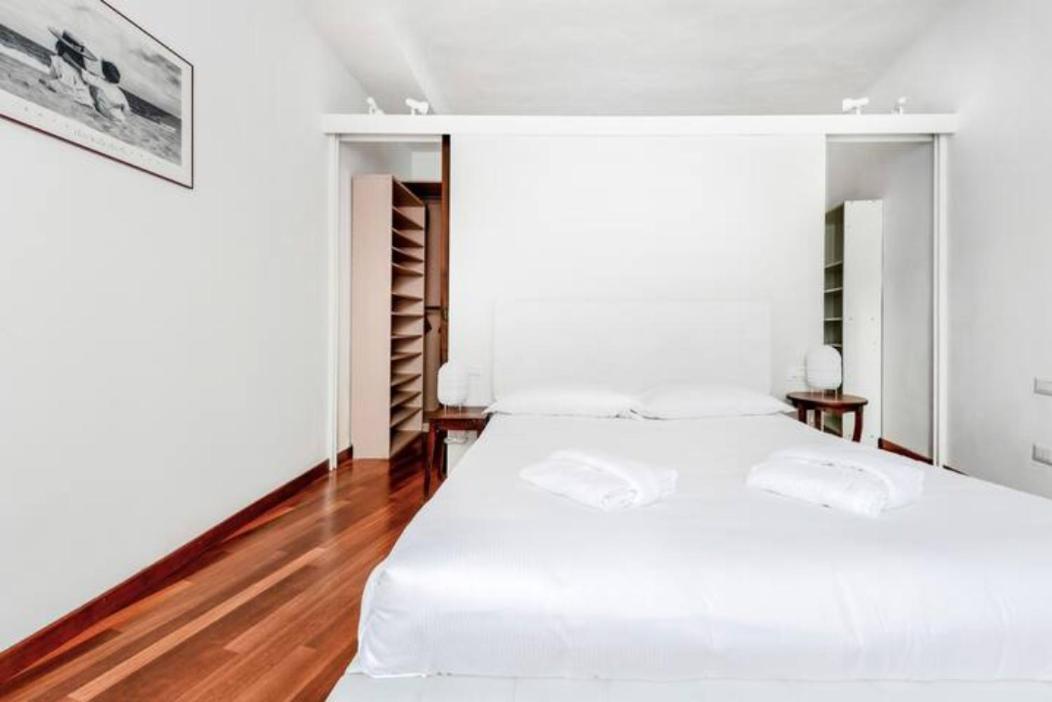 Pagano & Cenacolo Bright Apartment Milan Exterior photo
