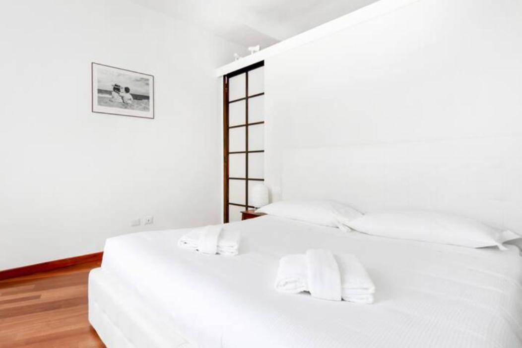 Pagano & Cenacolo Bright Apartment Milan Exterior photo