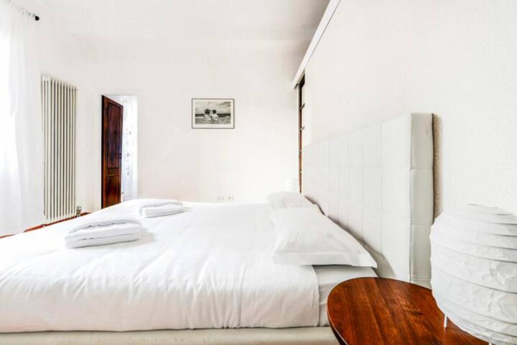 Pagano & Cenacolo Bright Apartment Milan Exterior photo